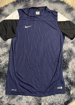 Спортивна футболка бренду nike , оригінал, розмір l