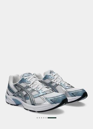 Легкі кросівки asics