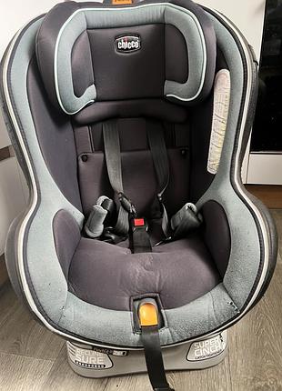 Дитяче автокрісло chicco nextfit zip з додатковим вкладишем для новонароджених