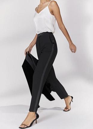 Брюки черного цвета с атласными лампасами от h&amp;m 38 размера.