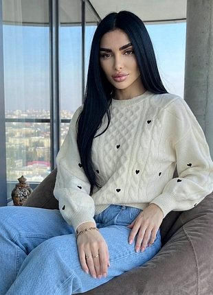 Свитер с вышитыми сердечками 3