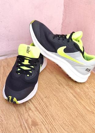 Кросівки nike чорні з салатовими елементами