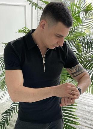Футболка черная змейка