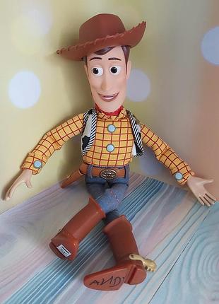 Інтерактивна іграшка шериф вуді з культового мультфільму студії pixar «історія іграшок»