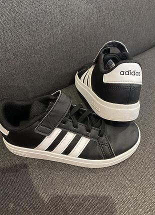 Кросівки для дітей adidas чорні, розмір 31