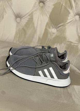 Кросівки для підлітків adidas сірі 35-36 розмір