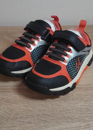 Дитячі кросівки clarks
