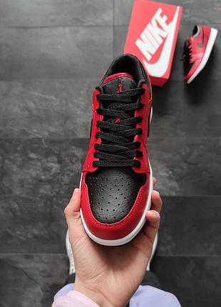 Nike air jordan retro 1 low red 4