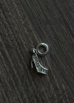 Шарм для жінок pandora срібний туфель на підборах