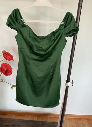 Зелена атласна сукня guess