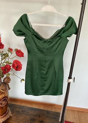 Зелена атласна сукня guess 2