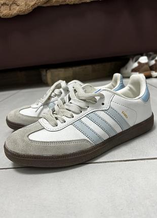 Кросівки жіночі adidas