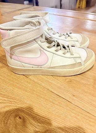 Кросівки для дівчаток nike білі з рожевим, розмір 36, довжина устілки 22 см