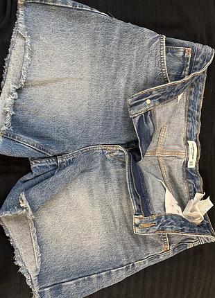 Шорти pull&bear,хороший матеріал розмір 42(підійде на l-xl)
