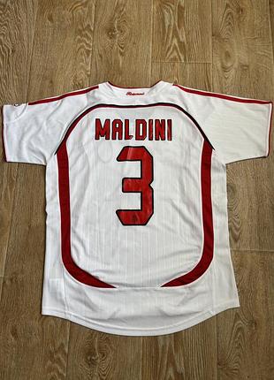 Виїзна футбольна джерсі «ac milan» сезону 2006/07 із прізвищем та номером легендарного захисника паоло мальдіні