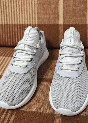Женские кроссовки under armour 2