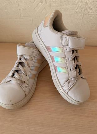 Кросівки adidas білі, розмір 30