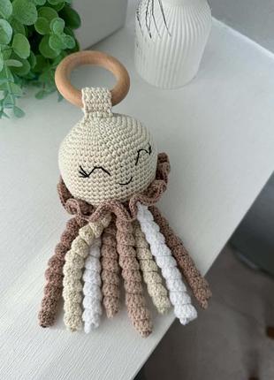 Игрушка подвеска в коляске осьминожка звенит, игрушка ручной работы на коляску, коляску, автокресло