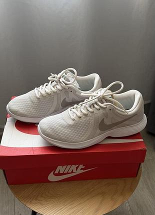 Оригінальні жіночі кросівки nike revolution 4, бігові