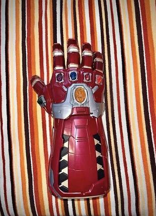 Интерактивная перчатка marvel железный человек мстители  танос iron man nano gauntlet hasbro e6253