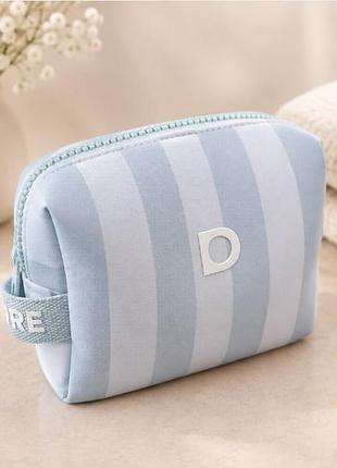 Містка косметичка американського сайту dermstore