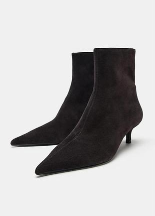 Замшеві черевики на підборах кітен хіл zara