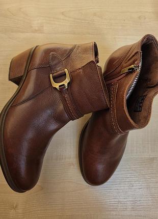 Стильные кожаные ботильоны clarks neva buckle / осенние ботинки с пряжкой, размер 39