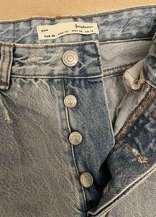 Голубые джинсы мом stradivarius s-m 3