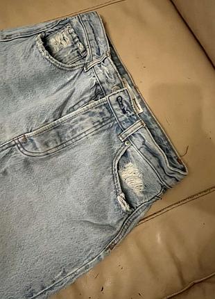 Голубые джинсы мом stradivarius s-m 4