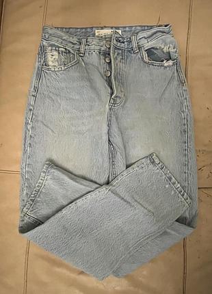 Голубые джинсы мом stradivarius s-m 9