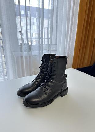 Чорні шкіряні демисезоннні черевики zara 37 розміру з натуральної шкіри на шнурівці
