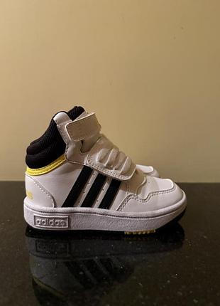 Кросівки для дівчинки/хлопчика adidas білі, чорні, жовті, eu 24, uk 7, довжина устілки 14,5-14,6 см
