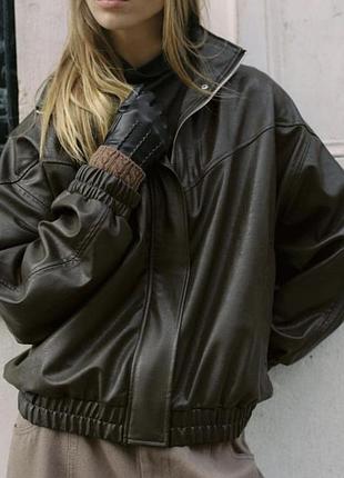 Куртка жіноча zara бомбер оверсайз з екошкіри, колір хакі, розмір xxl