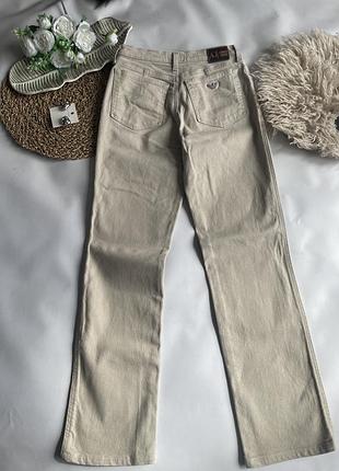 Оригінальні вінтажні бежеві джинси від італійського бренду armani jeans прямого або злегка розкльошеного крою.