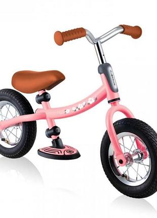 Біговел з надувними колесами globber go bike air pink pastel. уцінка коробки