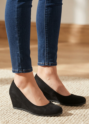 Туфлі чорні на танкетці, комфортні wider fit good for the sole, розмір 39