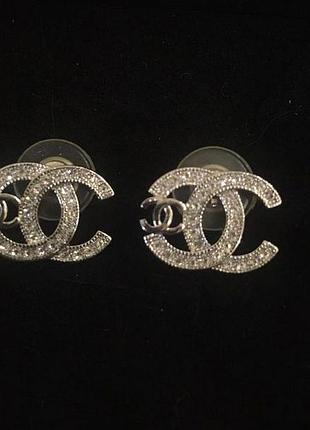 Серьги в стиле chanel в наличии