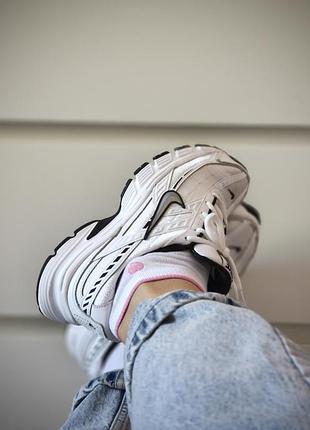 Кросівки жіночі білі nike initiator running shoe