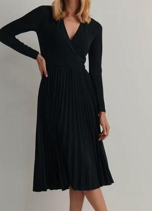 Красива сукня верх в смужку 
юбка плессировка от river island