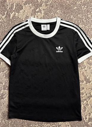 Жіноча футболка adidas розмір xs-s