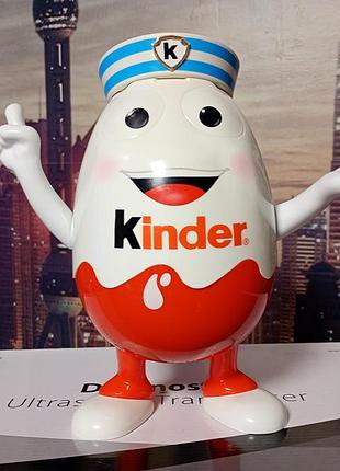 Колекційна фігурка-контейнер kinder сюрприз (кіндер капітан / моряк) тип: фігурка-контейнер / підставка / бокс для солодощів
бренд: kinder (ferrero)