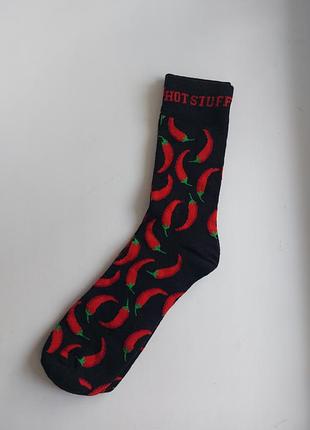 Чорні високі шкарпетки з принтом червоних перців чилі та написом "hot stuff" на манжеті розмір 41-43
