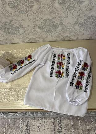 Вишиванка для дівчинки біла з квітковою вишивкою, розмір 116