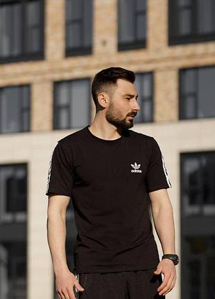 Мужская футболка adidas черная с полосами спортивная адидас с лампасами l (bon)