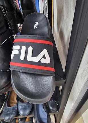 Шльопанці чоловічі fila чорні з білим логотипом