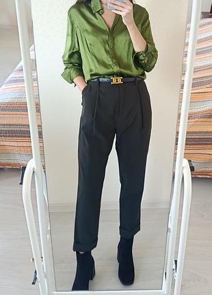 Оливковые брюки cos