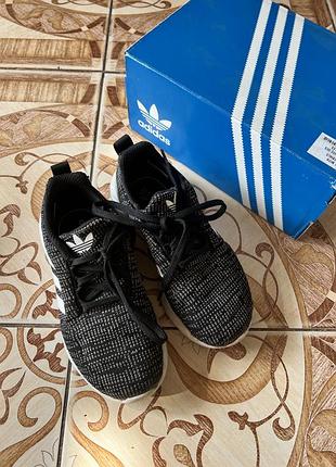 Кросівки для дітей adidas swift run чорні