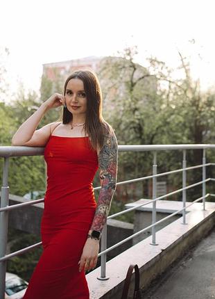 Довга сукня жіноча обтисла на бретельках червона