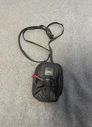 Сумка через плече чоловіча jordan jumpman air pouch чорна