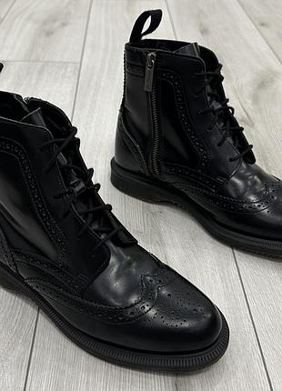 Женские кожаные ботинки броги dr. martens delphine black (25 см)